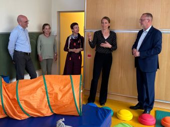Der neue Berliner Jugendstaatssekretär Falko Liecke in unserer Kinder- und Jugendambulanz/ Sozialpädiatrisches Zentrum 